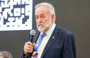 Professor Marek Kasperski
